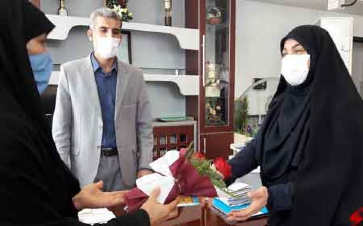 فروشندگان مروج عفاف و حجاب در قم تجلیل شدند فروشندگان مروج عفاف و حجاب در قم تجلیل شدند